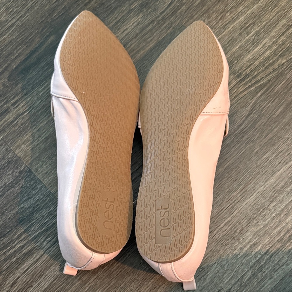 Brand new Nest Women's Pointed Slip-On Flats in Light Pink - Picture 2 of 5